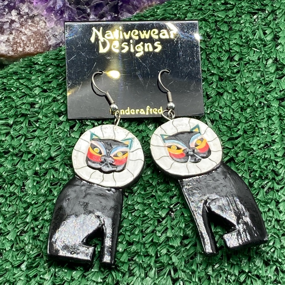 #44 NWT Women’s Vintage artisan wood paint novelty earrings cat African lion